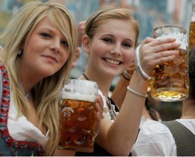 Zum Wohl! – Münchenben már folyik a sör