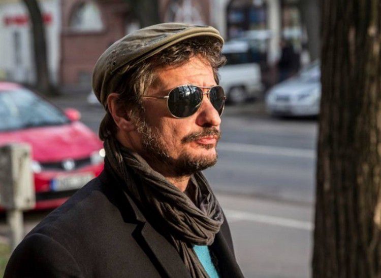 A YouTube-on vetít az Apolló mozi