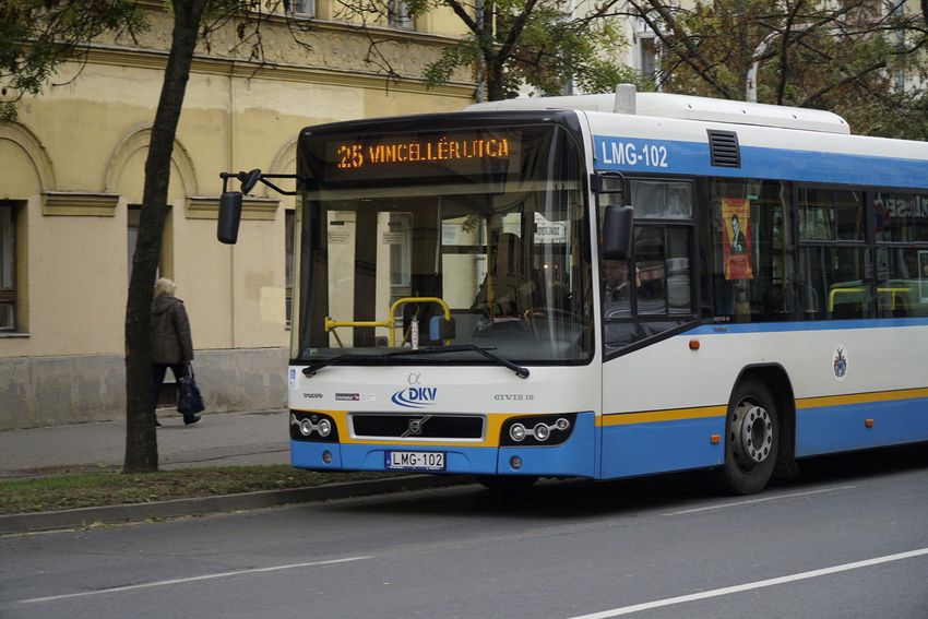 Buszvezetőket keres a DKV