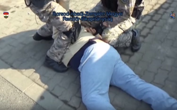Földre vitték a zsaruk a sajóládi dílert + videó