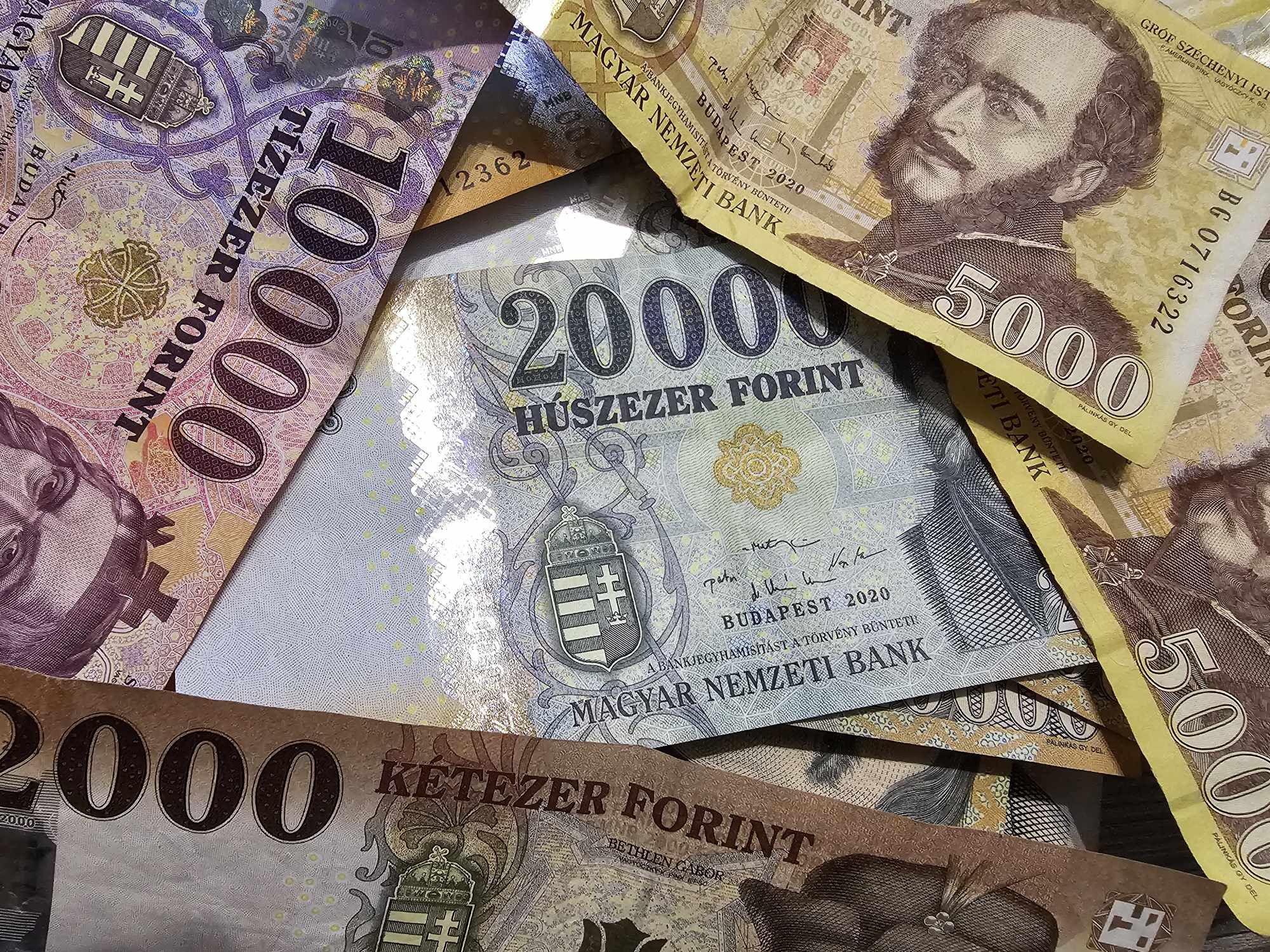KSH: decemberben 655 ezer 600 forint volt a bruttó átlagkereset