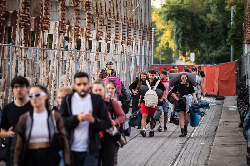 Kilengett a híd a Szigeten; mínusz 30 ezerrel zártak
