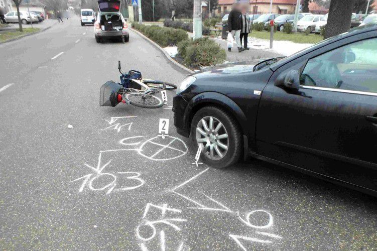 Nem adott elsőbbséget a berettyóújfalui sofőr, megsérült egy biciklis