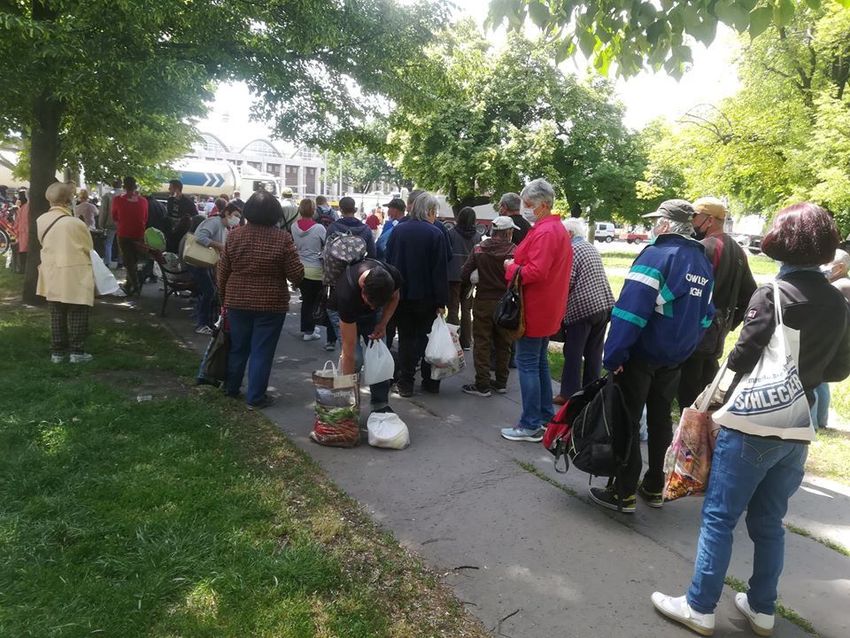 Kétszázötvenen álltak sorba ételért Debrecenben