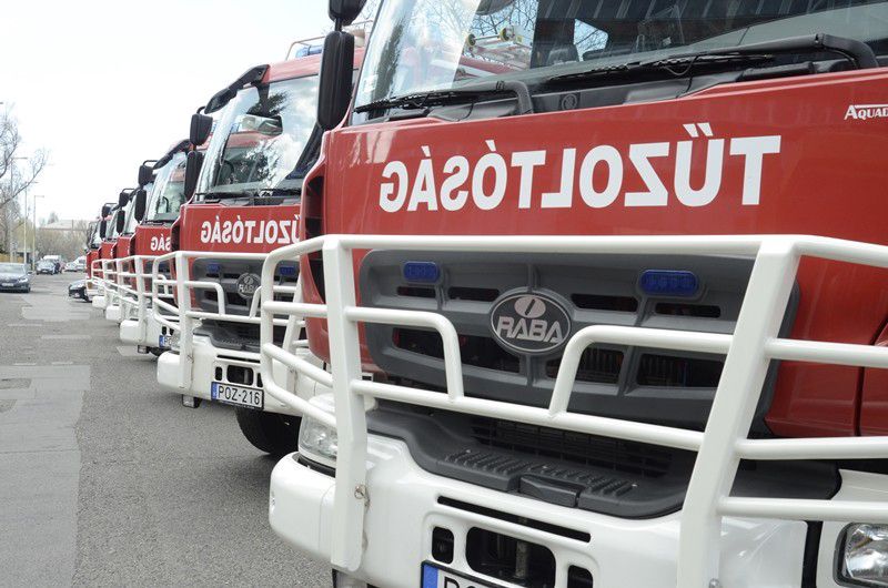 Felborult egy teherautó Balmazújvároson