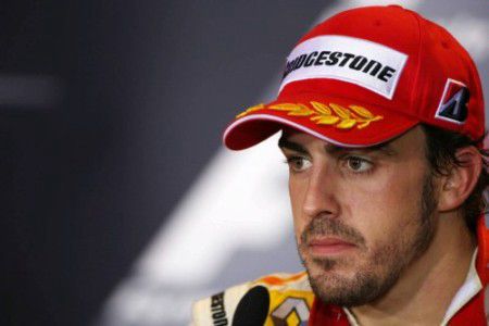 Alonso összetörte a Ferrarit