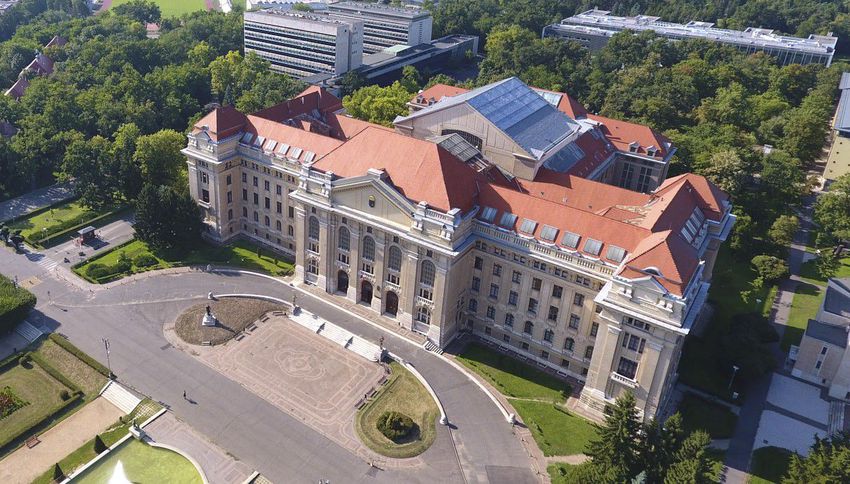 Forrnak az indulatok, leértékelik a Debreceni Egyetemet