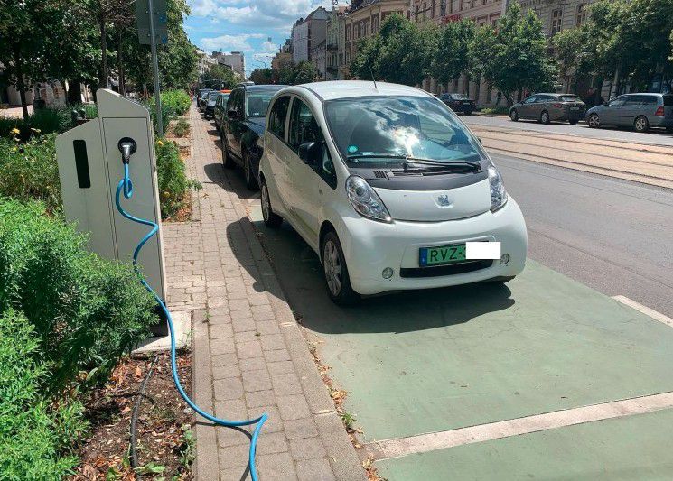 Megszűnik a zöld rendszámos autók ingyenes parkolása Debrecenben