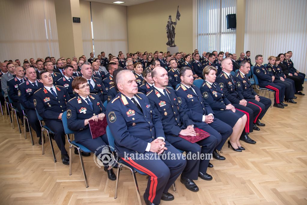 Hajdú-bihari tűzoltókat díjaztak Hajdú-bihari tűzoltókat díjaztak