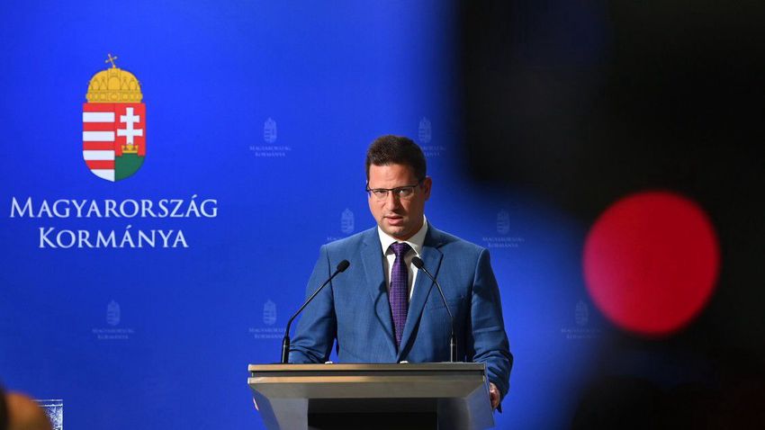 Több miniszter lemondását is bejelentette Gulyás Gergely