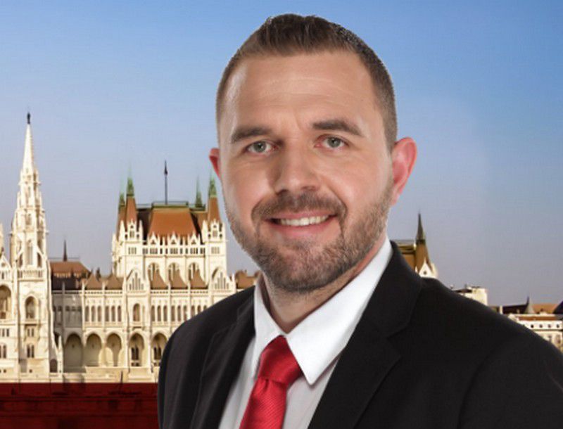 Apokalipszis a Jobbikban: két szabolcsi erős ember is kilépett