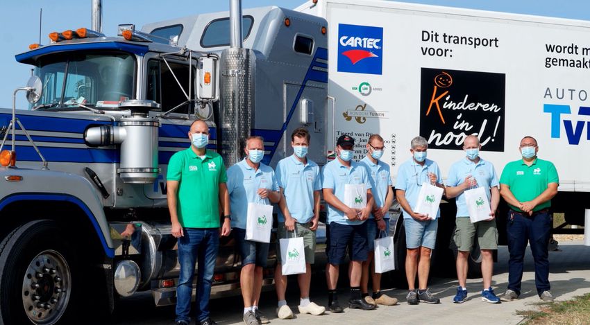 Holland adománnyokkal telti kamionok érkeztek Ebesre