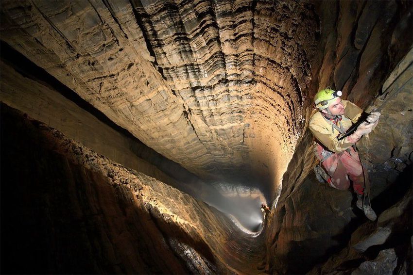 Magyarok járnak a világ legmélyebb barlangjában