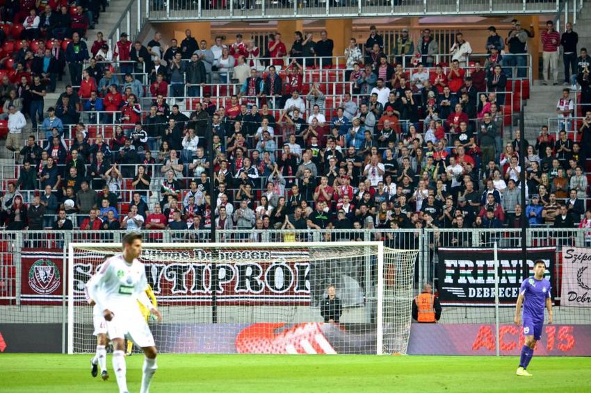 Ezúttal 100 ezer forintjába került a DVSC-nek az Újpest elleni derbi