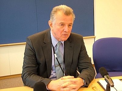 Schmitt Pál betiltatta a zászlókat