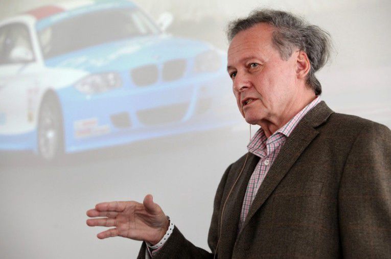 A Debreceni Egyetem kitünteti a BMW „dízelpápáját”