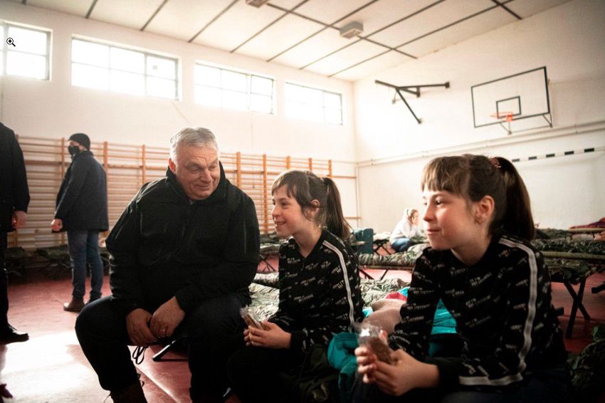 Orbán Viktor Beregsurányban ismerkedett a menekültekkel és a helyiekkel + FOTÓK!