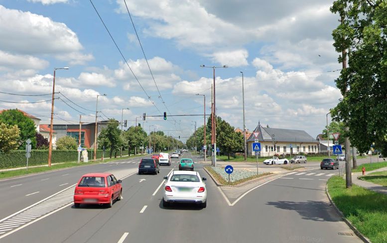 Kamion és személyautó karambolozott Debrecenben