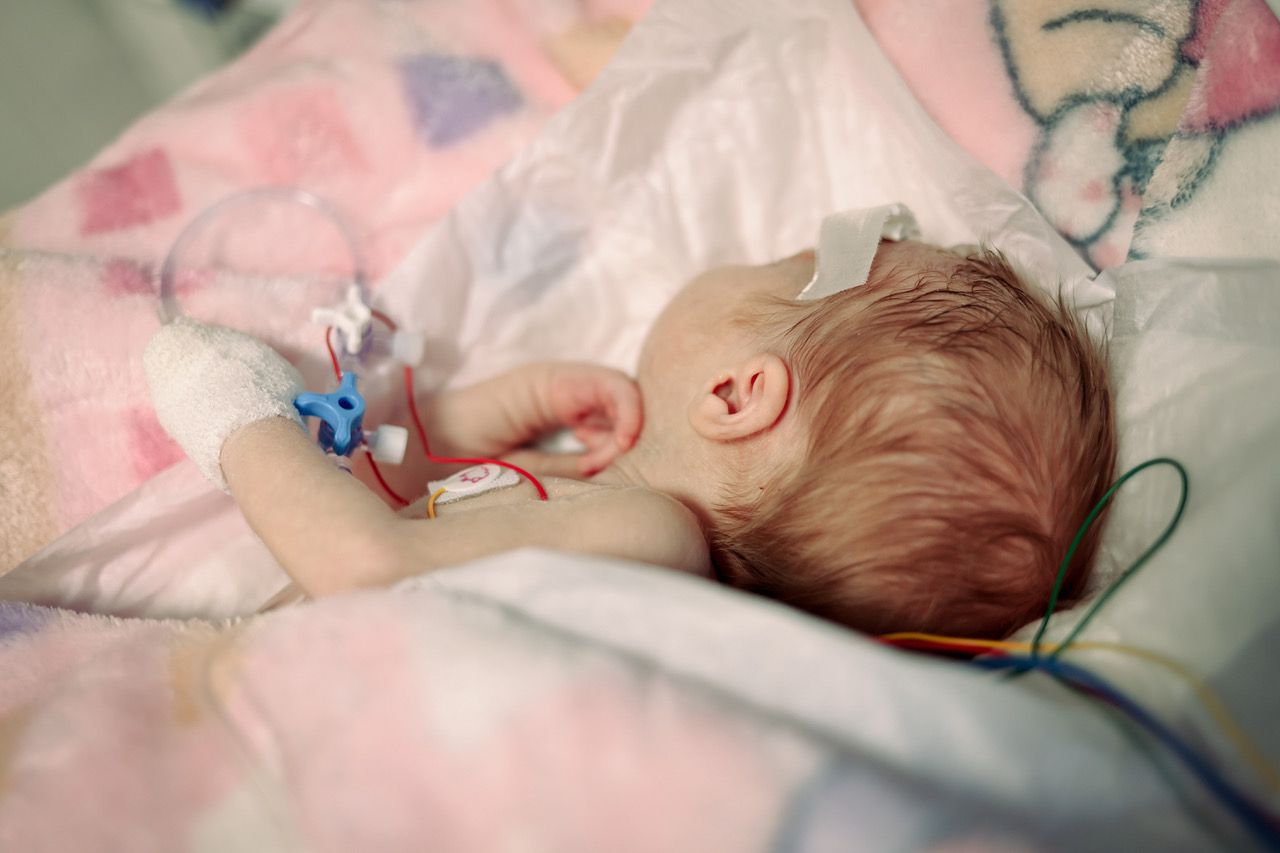 Egészséges újszülöttet hagytak a Heim Pál kórház babamentő inkubátorában