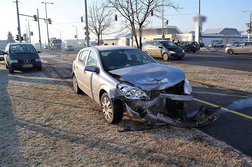 Súlyos balesetet okozott a türelmetlen nő Debrecenben