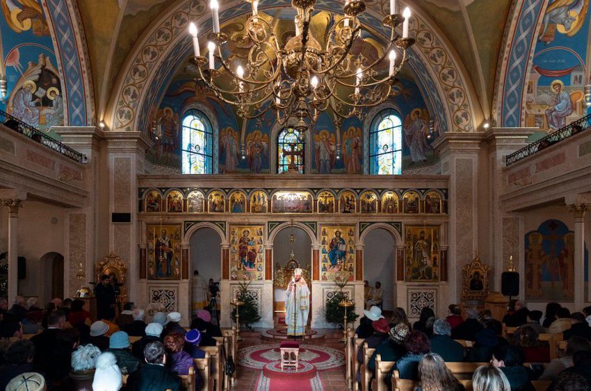 Képeken a nyíregyházi Szent Miklós-székesegyházban tartott liturgia