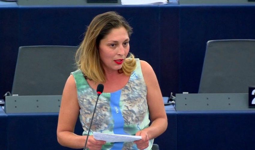 Járóka Lívia fideszes EP-képviselőnek gyorshajtás miatt kell felelnie