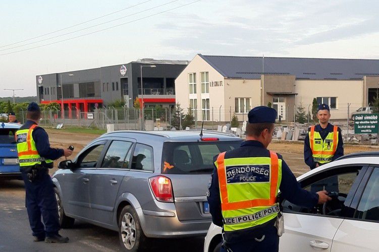 Razziáztak a vásárosnaményi rendőrök