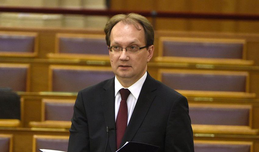 Hoppál Péter miniszteri biztos is koronavírusos