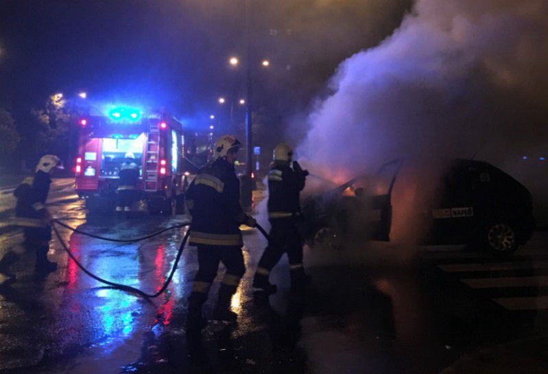 Taxi lángolt a Debreceni Egyetemnél
