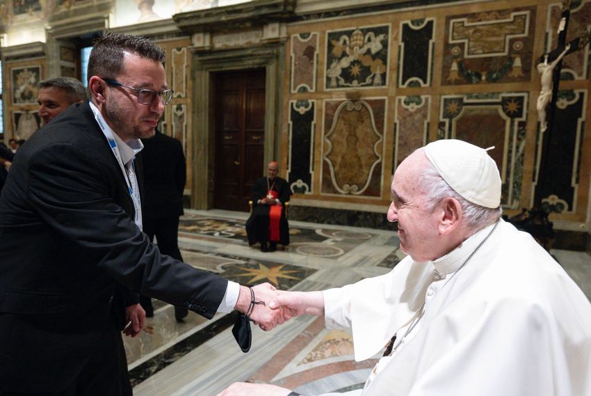 Felnőttkori álma teljesült: a Cívishír munkatársa a pápánál járt