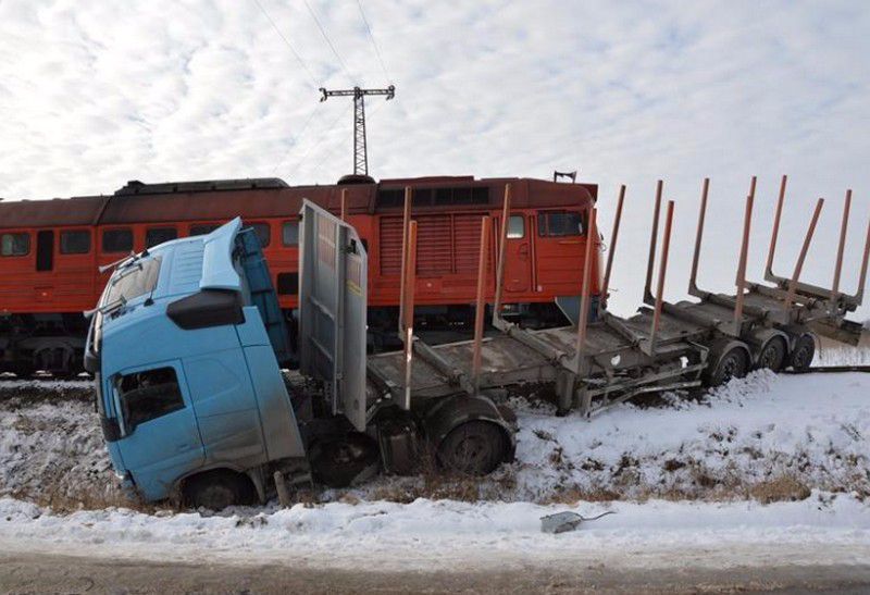 Kamion és vonat ütközött Vásárosnaményban