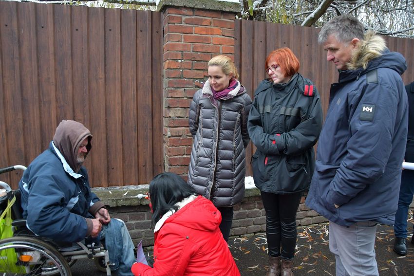 Tél Debrecenben: hatvanan dolgoznak a hajléktalanok ellátásán
