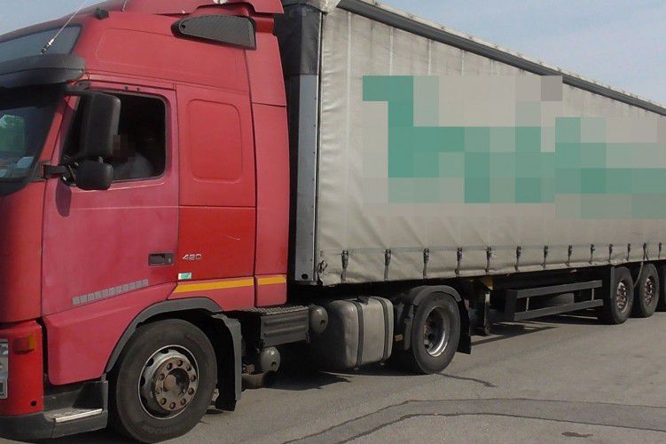 Őrnél kapcsolták le a román kamiont
