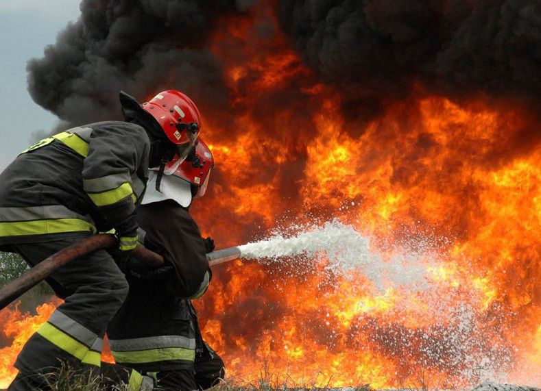 Húsvéti bevetés: Debrecenben és megyeszerte harcoltak víz és tűz ellen