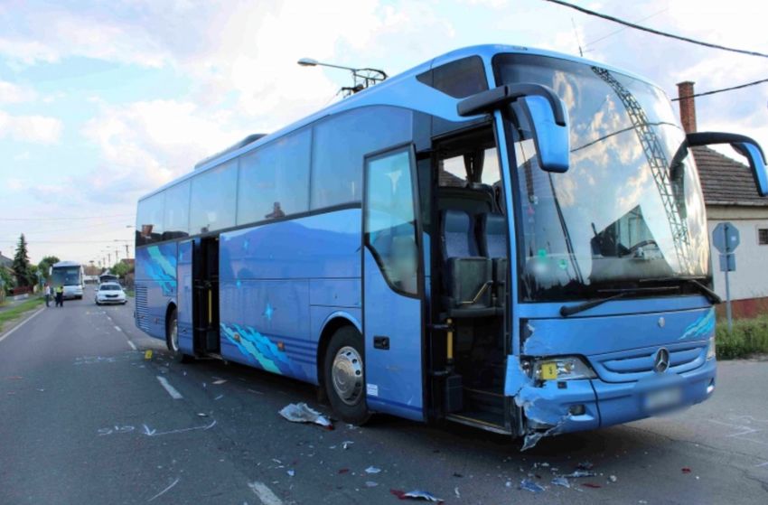 A derecskei buszbaleset szemtanúit keresi a rendőrség