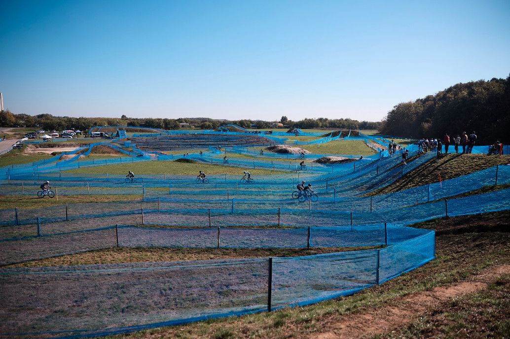 Benépesül a Debreceni VeloPark: pontokért és pénzdíjakért tekernek