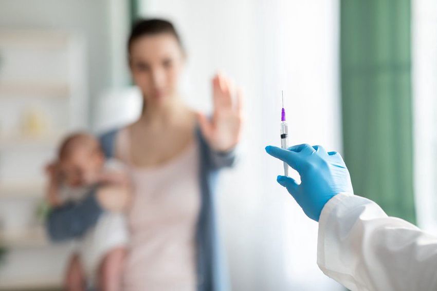 A gyerekorvos valótlanul dokumentálta, hogy beadta a védőoltásokat