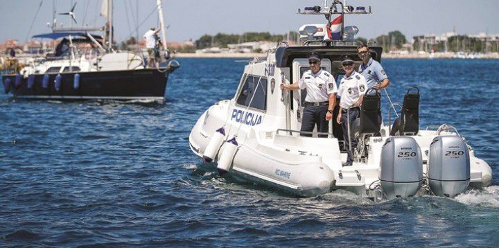 A magyar rendőrök a horvát tengerparton „nyaralnak”