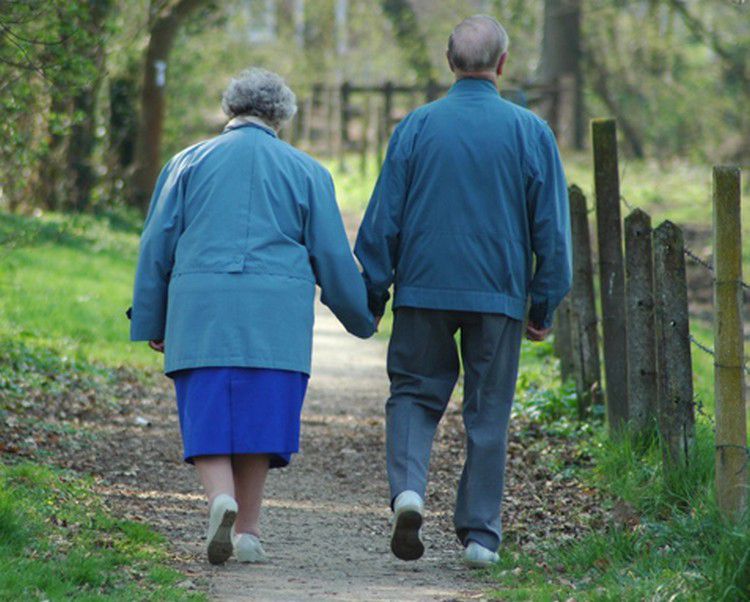 Pluszpénz a nyugdíjasoknak: tízezrekkel többet hozhat a postás