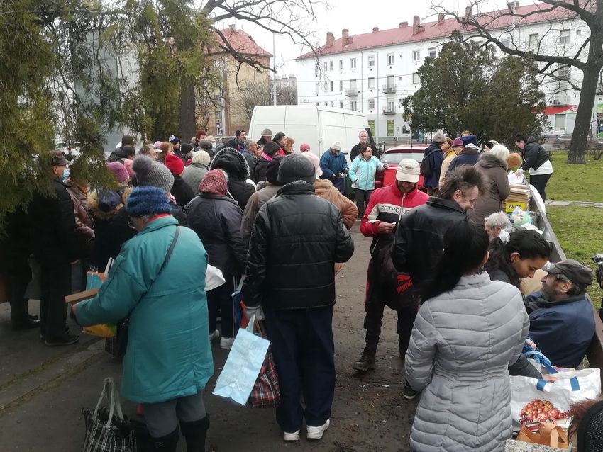 Ételosztás: 250 embernek segítettek Debrecenben