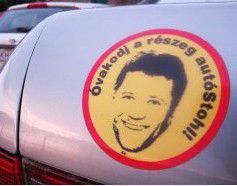 „Óvakodj a részeg autóStohl!”