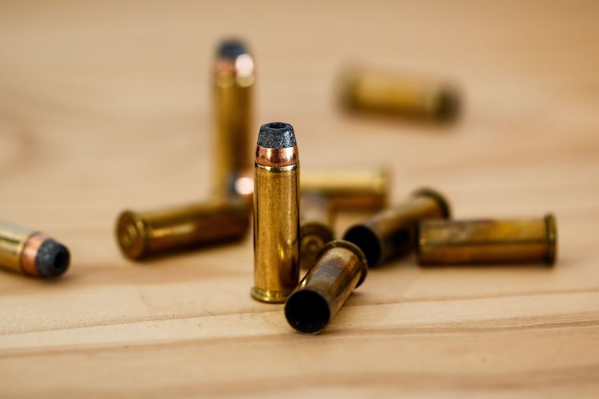 Engedély nélkül tárolt lőszereket az otthonában egy debreceni férfi