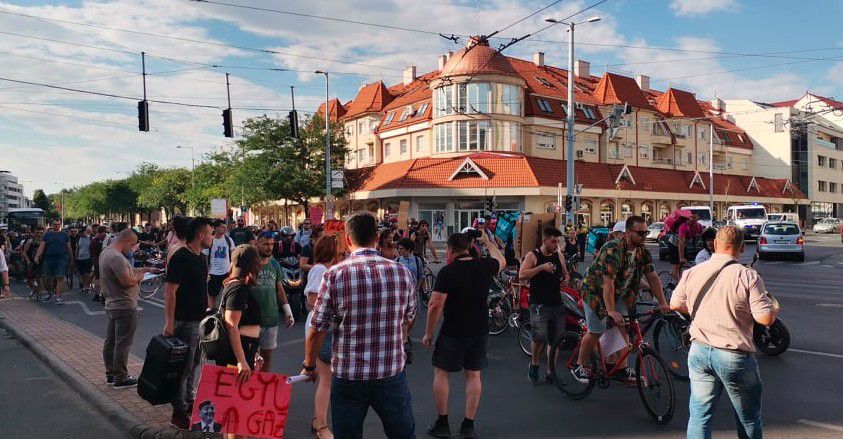 Ismét lezárták a Csapó-Rákóczi kereszteződést a katás tüntetők