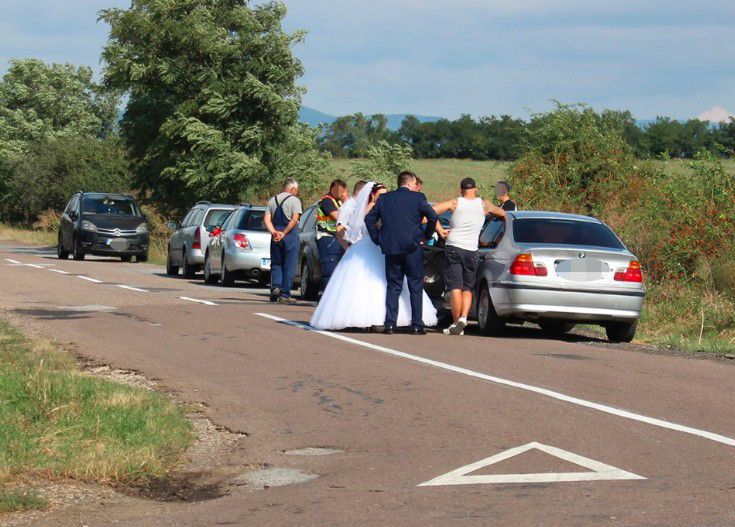 Balszerencsés esküvői menet. Porig égett az autó! + FOTÓK!