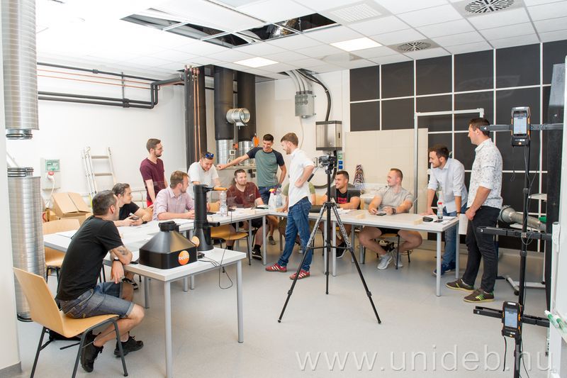 Debreceni tanárok, oktatók tanácskoznak a műszaki tudományokról
