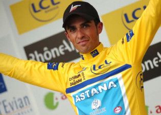 Alberto Contador elbukta a 2010-es Tour-győzelmét
