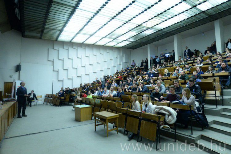 Debreceni Egyetem: újabb szakokon indul duális képzés
