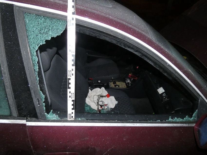 Kilenc autót törtek fel egy záhonyi parkolóban +Fotók