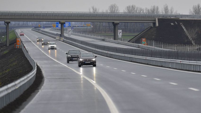 Átadták a M35-ös új szakaszát és a Debrecent délről elkerülő utat