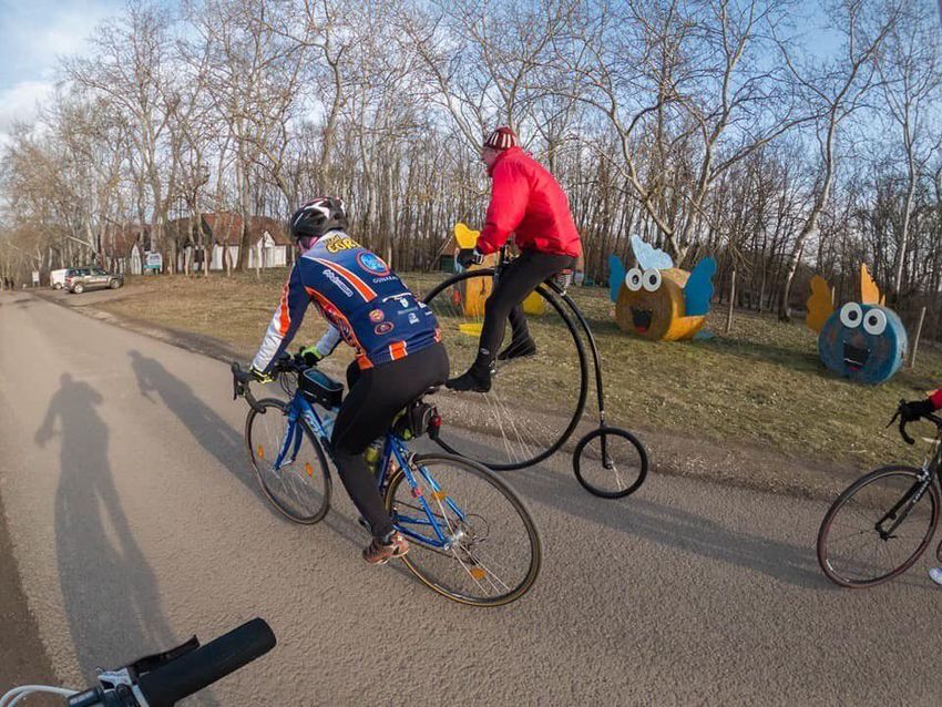 Elkezdték felfedezni a biciklisek a Tisza-tavi új utakat
